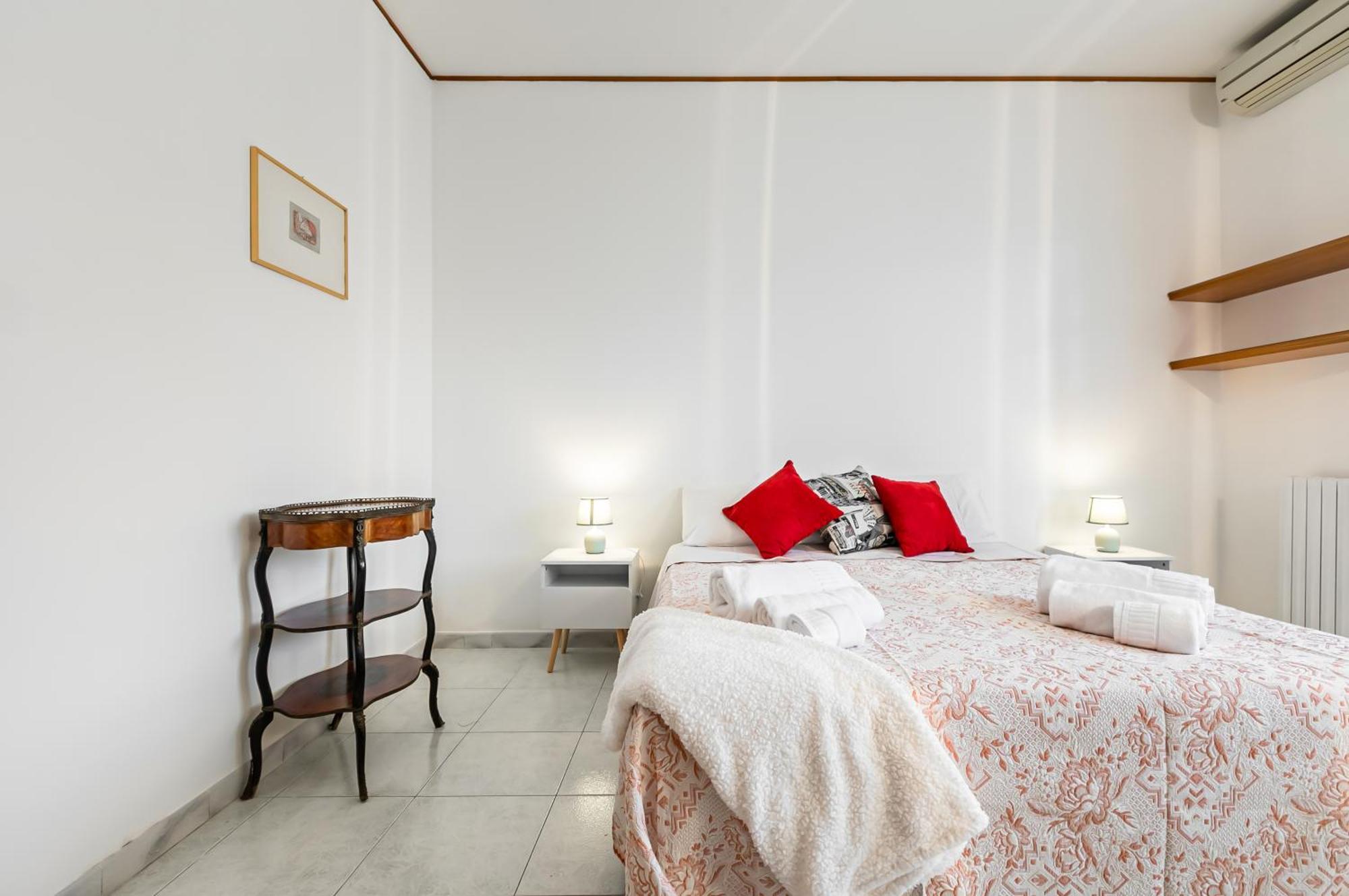 Palazzo Reale & Piazza Indipendenza Roomy Flat Palermo Eksteriør billede