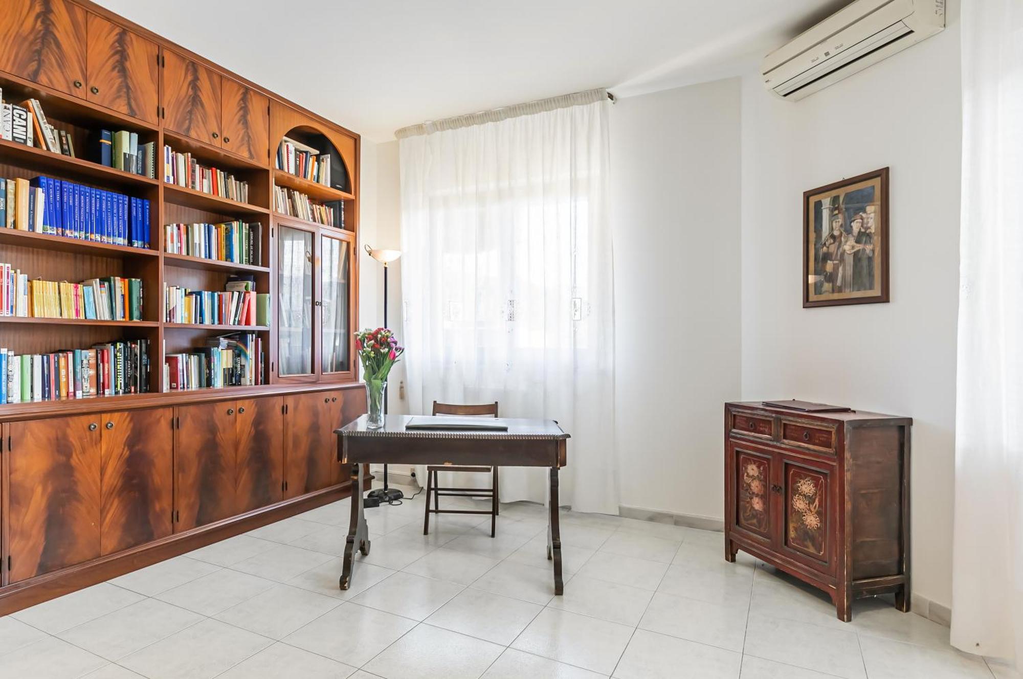 Palazzo Reale & Piazza Indipendenza Roomy Flat Palermo Eksteriør billede