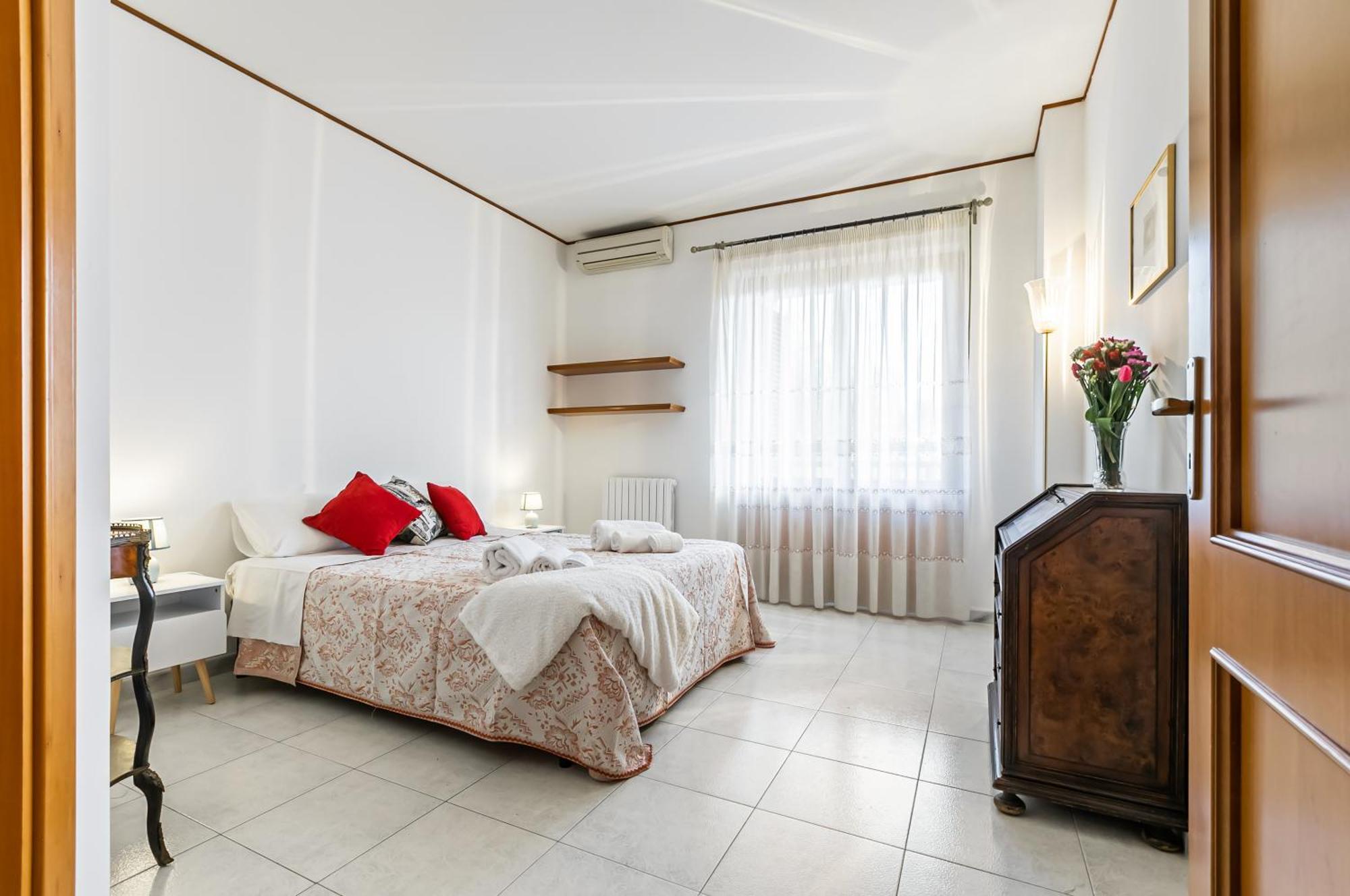Palazzo Reale & Piazza Indipendenza Roomy Flat Palermo Eksteriør billede