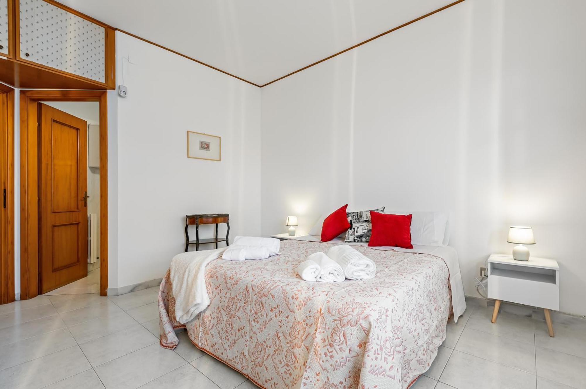 Palazzo Reale & Piazza Indipendenza Roomy Flat Palermo Eksteriør billede