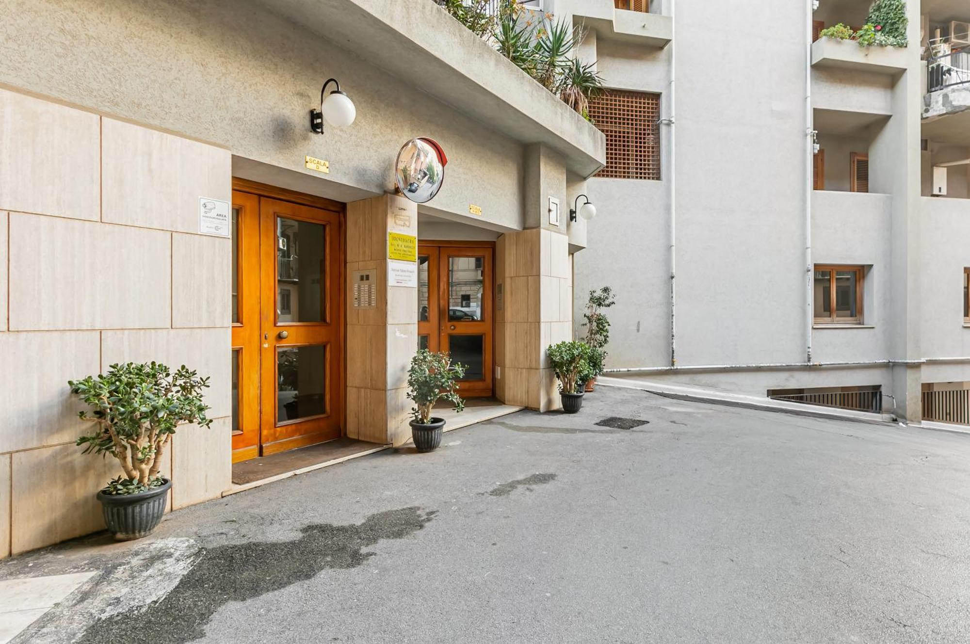 Palazzo Reale & Piazza Indipendenza Roomy Flat Palermo Eksteriør billede